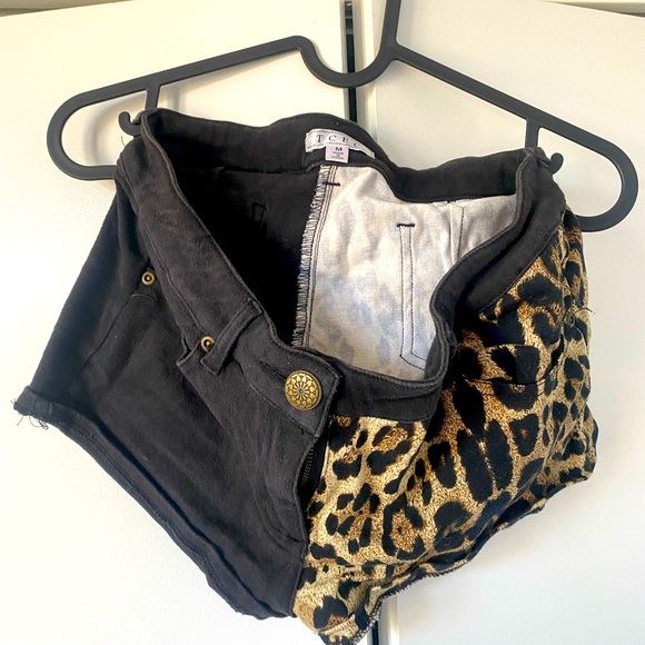 Fun short shorts - Picture 1 of 3